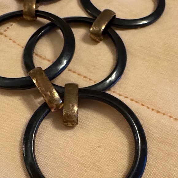 Elegant Black and Gold Circle Link Necklace - Picture 7 of 10